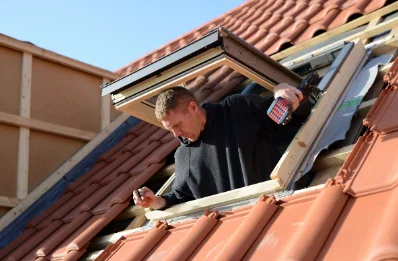 Pose de fenêtres de toit Velux à Coëx